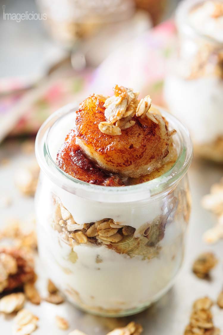 Caramelized Bananas and Granola Yogurt Parfait is super quick, easy and delicious. It only takes a few minutes to make and are perfect breakfast, snack or even dessert | Imagelicious