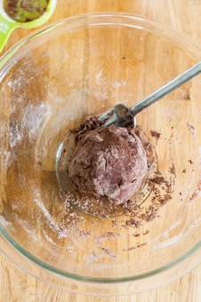 Bowl with a ball of chocolate pasta dough
