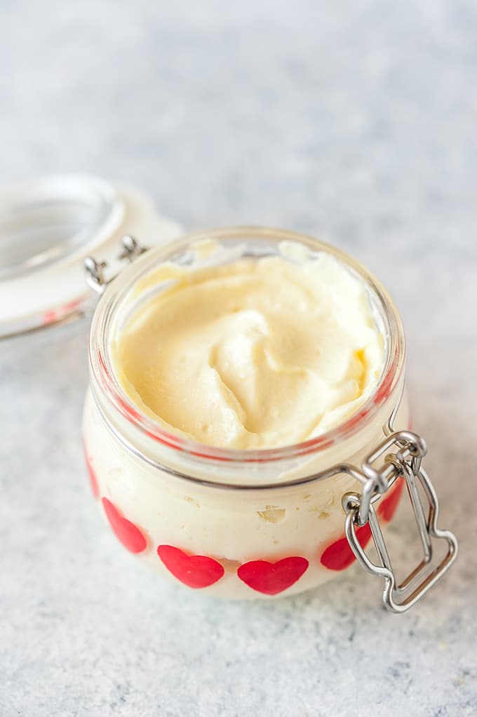 Small container with Eggless Mayonnaise.
